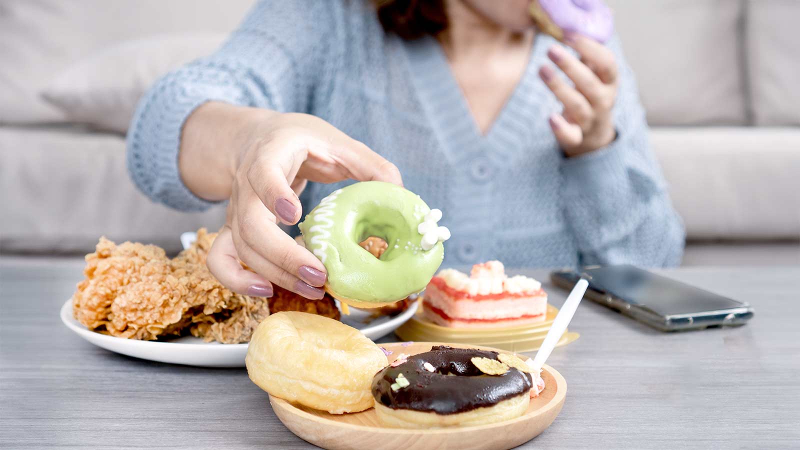 壓力大就想吃甜食、炸物？營養師教你用「紓壓飲食」守住情緒與免疫力